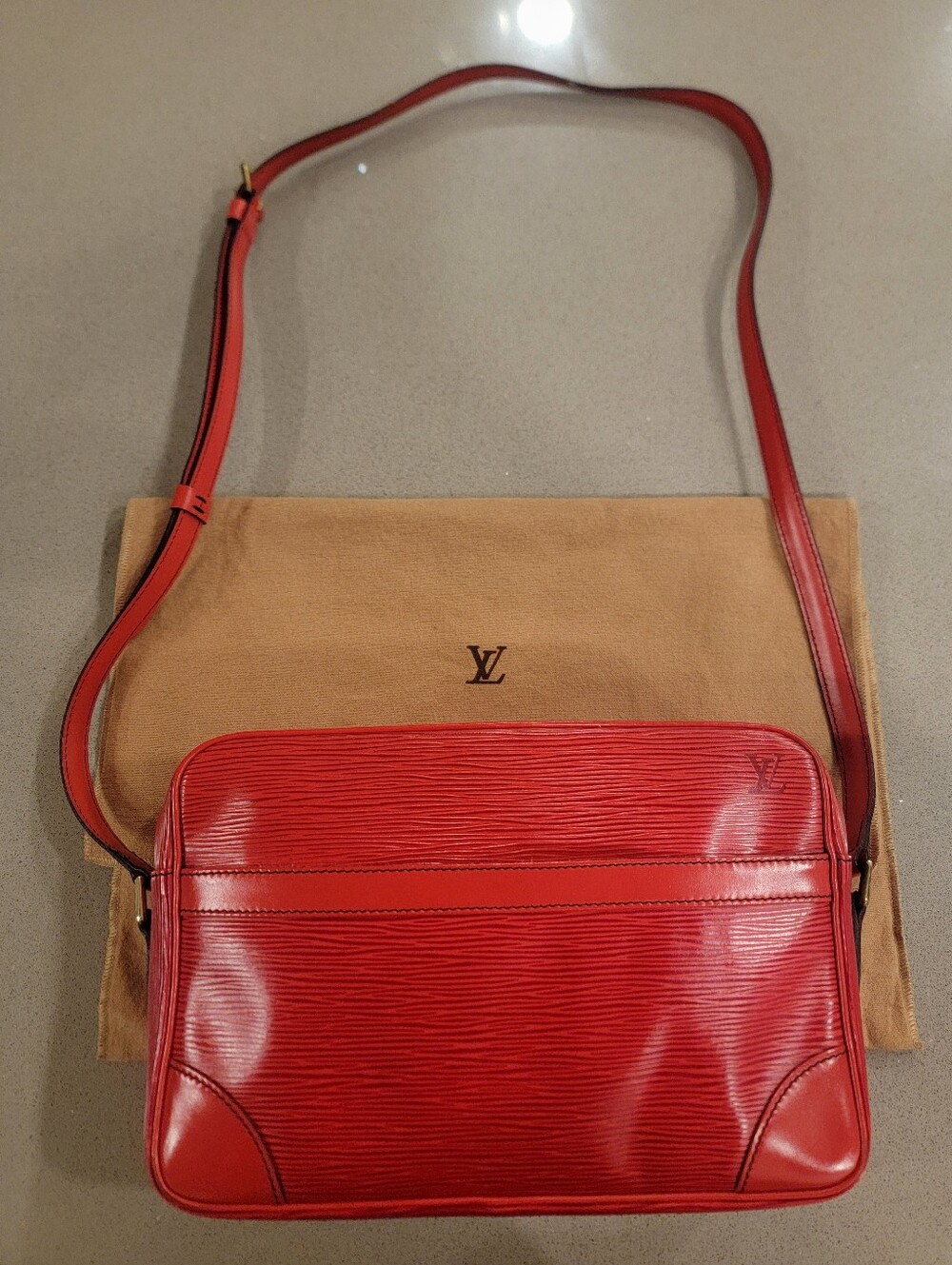 Louis Vuitton Vintage Red Epi Leather Trocadero Crossbody Bag Purse Vintage